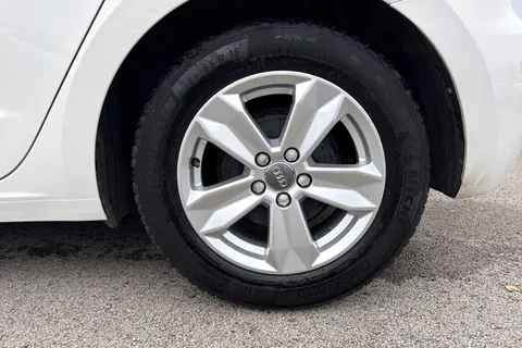 LO69UMD Audi A1 1.0 TFSI 25 Technik Sportback Euro 6 (s/s) 5dr Thumbnail #12