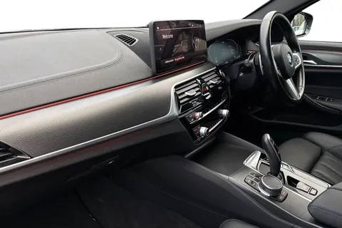 MH22JYE BMW 5 Series 2.0 520d MHT M Sport Steptronic Euro 6 (s/s) 4dr Thumbnail #15