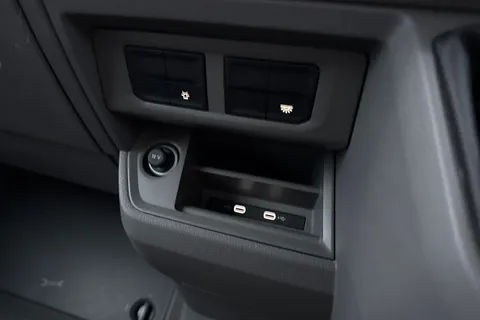 DC75AOE Volkswagen Crafter CR35 Single cab Dropside LWB 163 PS 2.0 TDI 6sp Manual RWD Thumbnail #34