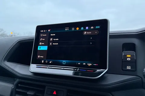 DC75AOE Volkswagen Crafter CR35 Single cab Dropside LWB 163 PS 2.0 TDI 6sp Manual RWD Thumbnail #47