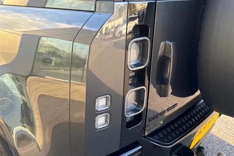 DH23LGW Land Rover Defender 110 5.0 P525 V8 SUV 5dr Petrol Auto 4WD Euro 6 (s/s) (525 ps) Thumbnail #19