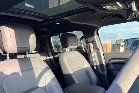 DH23LGW Land Rover Defender 110 5.0 P525 V8 SUV 5dr Petrol Auto 4WD Euro 6 (s/s) (525 ps) Thumbnail #21