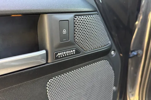 DH23LGW Land Rover Defender 110 5.0 P525 V8 SUV 5dr Petrol Auto 4WD Euro 6 (s/s) (525 ps) Thumbnail #24