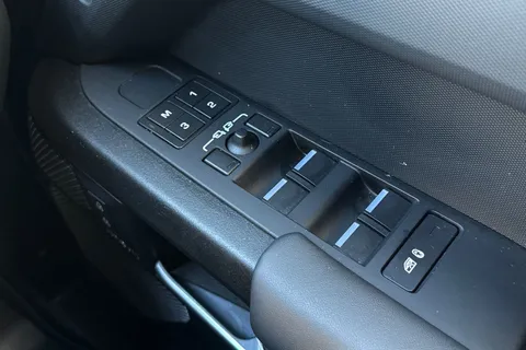 DH23LGW Land Rover Defender 110 5.0 P525 V8 SUV 5dr Petrol Auto 4WD Euro 6 (s/s) (525 ps) Thumbnail #25