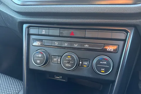 RK19VHW Volkswagen T-Roc 1.6 TDI S 5dr Thumbnail #19