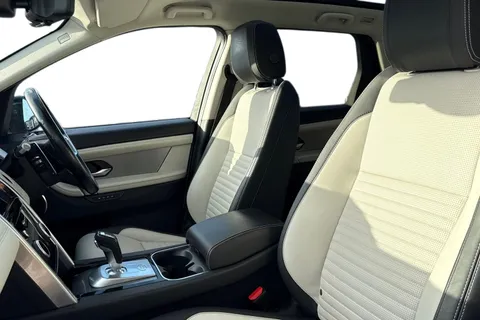 DX71LJC Land Rover Discovery Sport 2.0 D200 MHEV R-Dynamic HSE Auto 4WD Euro 6 (s/s) 5dr Thumbnail #3