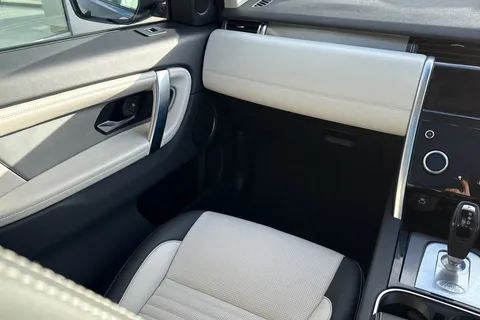 DX71LJC Land Rover Discovery Sport 2.0 D200 MHEV R-Dynamic HSE Auto 4WD Euro 6 (s/s) 5dr Thumbnail #41