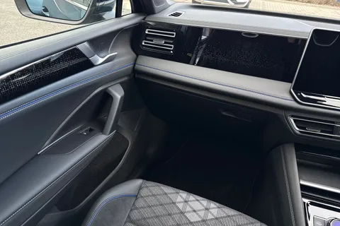 KJ24TJU Volkswagen Tiguan 2.0 TDI R-Line 5dr DSG Thumbnail #20