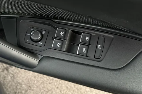 KJ24TJU Volkswagen Tiguan 2.0 TDI R-Line 5dr DSG Thumbnail #21