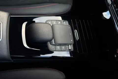 KM23CNK Mercedes-Benz Cla Class 1.3 CLA200 AMG Line (Executive) Coupe 7G-DCT Euro 6 (s/s) 4dr Thumbnail #23