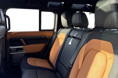 BA72GWX Land Rover Defender 110 3.0 D300 MHEV X-Dynamic HSE SUV 5dr Diesel Auto 4WD Euro 6 (s/s) (300 ps) Thumbnail #4