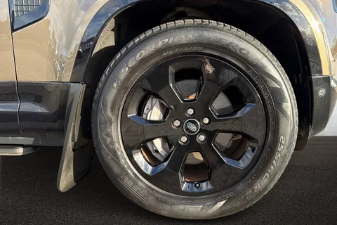 BA72GWX Land Rover Defender 110 3.0 D300 MHEV X-Dynamic HSE SUV 5dr Diesel Auto 4WD Euro 6 (s/s) (300 ps) Thumbnail #8