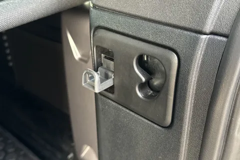 BA72GWX Land Rover Defender 110 3.0 D300 MHEV X-Dynamic HSE SUV 5dr Diesel Auto 4WD Euro 6 (s/s) (300 ps) Thumbnail #27