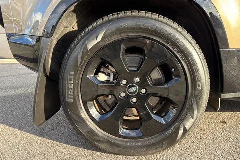 BA72GWX Land Rover Defender 110 3.0 D300 MHEV X-Dynamic HSE SUV 5dr Diesel Auto 4WD Euro 6 (s/s) (300 ps) Thumbnail #33