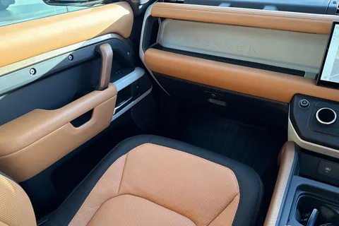 BA72GWX Land Rover Defender 110 3.0 D300 MHEV X-Dynamic HSE SUV 5dr Diesel Auto 4WD Euro 6 (s/s) (300 ps) Thumbnail #41