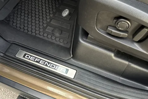 BA72GWX Land Rover Defender 110 3.0 D300 MHEV X-Dynamic HSE SUV 5dr Diesel Auto 4WD Euro 6 (s/s) (300 ps) Thumbnail #42