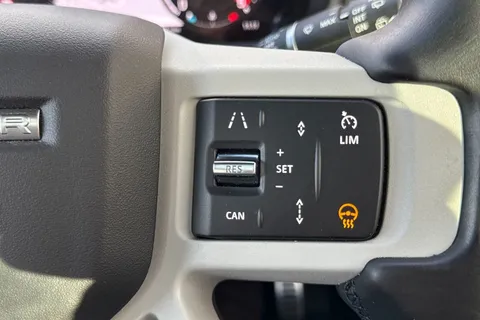 BA72GWX Land Rover Defender 110 3.0 D300 MHEV X-Dynamic HSE SUV 5dr Diesel Auto 4WD Euro 6 (s/s) (300 ps) Thumbnail #44