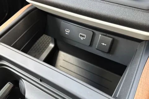 BA72GWX Land Rover Defender 110 3.0 D300 MHEV X-Dynamic HSE SUV 5dr Diesel Auto 4WD Euro 6 (s/s) (300 ps) Thumbnail #46