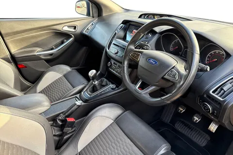 ST18VGZ Ford Focus 2.0T EcoBoost ST-2 Navigation 5dr Thumbnail #8