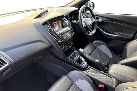 ST18VGZ Ford Focus 2.0T EcoBoost ST-2 Navigation 5dr Thumbnail #9