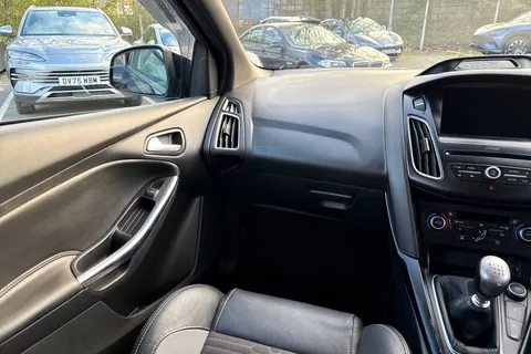 ST18VGZ Ford Focus 2.0T EcoBoost ST-2 Navigation 5dr Thumbnail #15