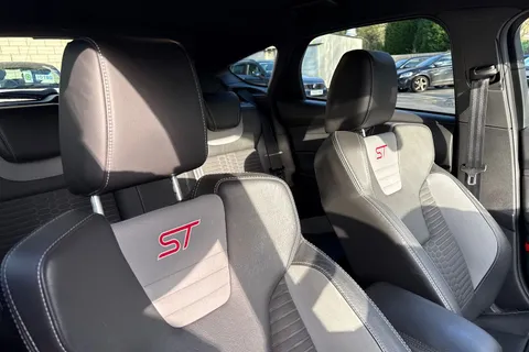 ST18VGZ Ford Focus 2.0T EcoBoost ST-2 Navigation 5dr Thumbnail #21