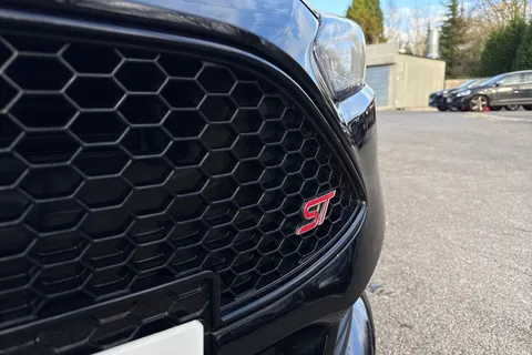 ST18VGZ Ford Focus 2.0T EcoBoost ST-2 Navigation 5dr Thumbnail #25