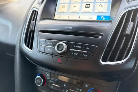 ST18VGZ Ford Focus 2.0T EcoBoost ST-2 Navigation 5dr Thumbnail #36