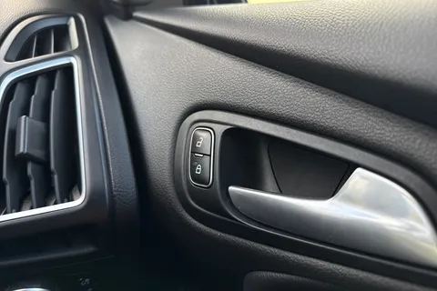 ST18VGZ Ford Focus 2.0T EcoBoost ST-2 Navigation 5dr Thumbnail #42