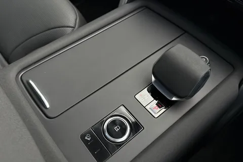 DW25NZC Land Rover Discovery 3.0 D350 Dynamic HSE 5dr Auto Thumbnail #13