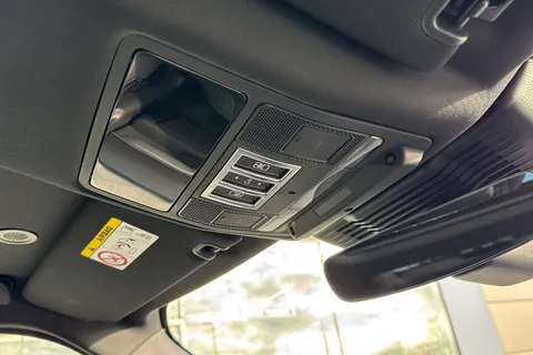 DW25NZC Land Rover Discovery 3.0 D350 Dynamic HSE 5dr Auto Thumbnail #23