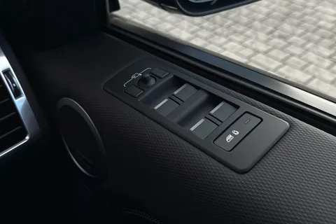 DW25NZC Land Rover Discovery 3.0 D350 Dynamic HSE 5dr Auto Thumbnail #25