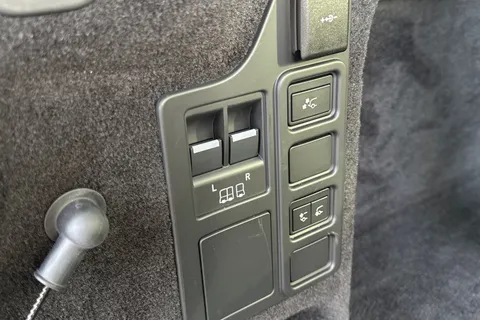 DW25NZC Land Rover Discovery 3.0 D350 Dynamic HSE 5dr Auto Thumbnail #34