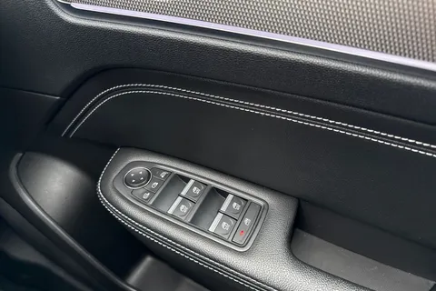 YM72BNL Renault Arkana 1.6 E-TECH Hybrid 145 S Edition 5dr Auto Thumbnail #19