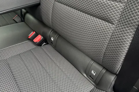 YM72BNL Renault Arkana 1.6 E-TECH Hybrid 145 S Edition 5dr Auto Thumbnail #28