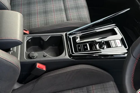 YP25VYV Volkswagen Golf 2.0 TSI 265 GTI 5dr DSG, **19 INCH ESTORIL ALLOY WHEELS** Thumbnail #24