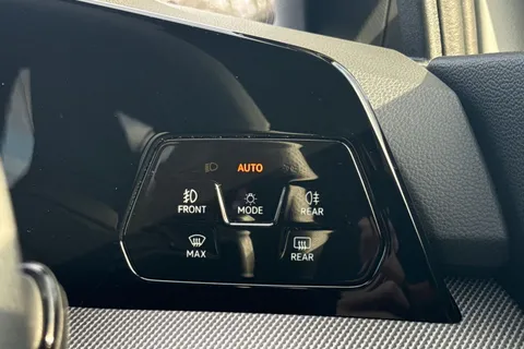 YP25VYV Volkswagen Golf 2.0 TSI 265 GTI 5dr DSG, **19 INCH ESTORIL ALLOY WHEELS** Thumbnail #40