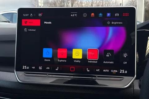 YP25VYV Volkswagen Golf 2.0 TSI 265 GTI 5dr DSG, **19 INCH ESTORIL ALLOY WHEELS** Thumbnail #43