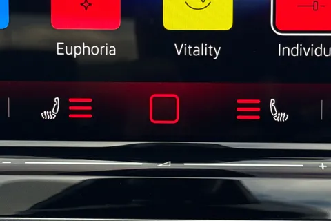 YP25VYV Volkswagen Golf 2.0 TSI 265 GTI 5dr DSG, **19 INCH ESTORIL ALLOY WHEELS** Thumbnail #45