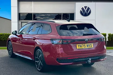 YN75WKS Volkswagen Passat 1.5 TSI eHybrid R-Line 5dr DSG, TOW BAR, R-LINE SIGNATURE PACK Thumbnail #3