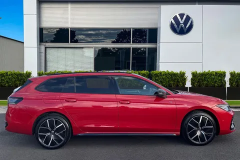 YN75WKS Volkswagen Passat 1.5 TSI eHybrid R-Line 5dr DSG, TOW BAR, R-LINE SIGNATURE PACK Thumbnail #4