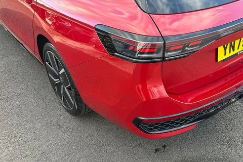 YN75WKS Volkswagen Passat 1.5 TSI eHybrid R-Line 5dr DSG, TOW BAR, R-LINE SIGNATURE PACK Thumbnail #9