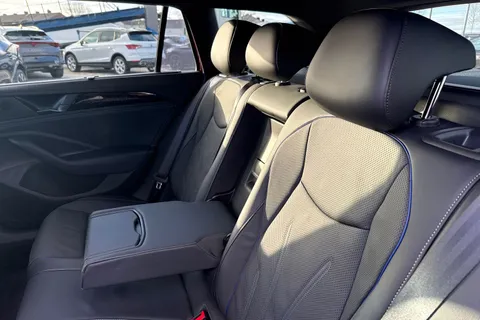 YN75WKS Volkswagen Passat 1.5 TSI eHybrid R-Line 5dr DSG, TOW BAR, R-LINE SIGNATURE PACK Thumbnail #20