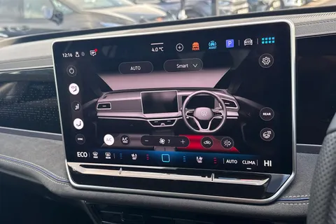 YN75WKS Volkswagen Passat 1.5 TSI eHybrid R-Line 5dr DSG, TOW BAR, R-LINE SIGNATURE PACK Thumbnail #23