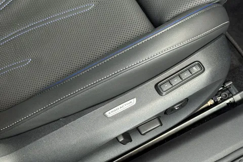 YN75WKS Volkswagen Passat 1.5 TSI eHybrid R-Line 5dr DSG, TOW BAR, R-LINE SIGNATURE PACK Thumbnail #36