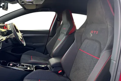 YR75MXB Volkswagen Golf 2.0 TSI 300 GTI Clubsport 5dr DSG, **PERFORMANCE PK, HEAD UP DISPLAY Thumbnail #17