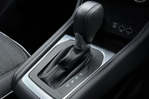 CK71HZW Renault Captur 1.3 TCe S Edition EDC Euro 6 (s/s) 5dr Thumbnail #24