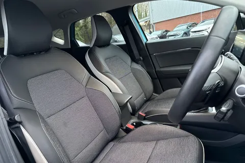 CK71HZW Renault Captur 1.3 TCe S Edition EDC Euro 6 (s/s) 5dr Thumbnail #25