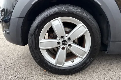 LS18RMY Mini Countryman 1.5 Cooper 5dr Thumbnail #11