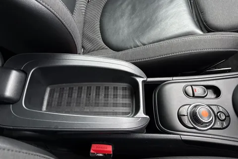 LS18RMY Mini Countryman 1.5 Cooper 5dr Thumbnail #35